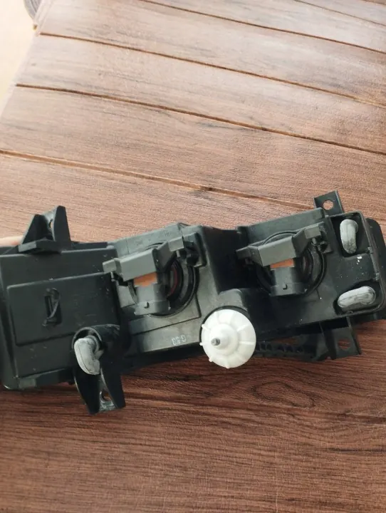 Skoda OEM 5E0941699A Vänster Halogenstrålkastare - Begagnad image 7