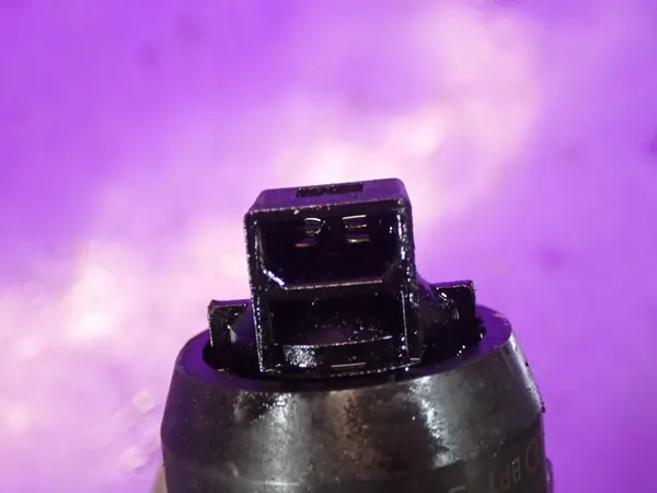 Iniettore VW POLO IV 1.4 TDI 038130073BL image 5