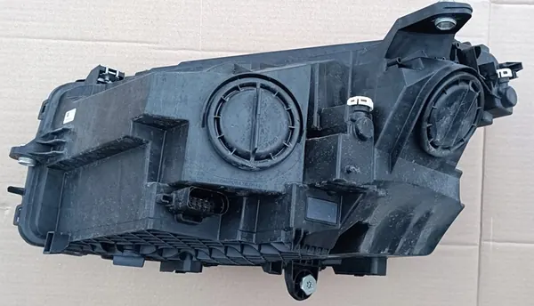 Rechter Voorlicht Mercedes-Benz GLC X253 A2538200261 image 10