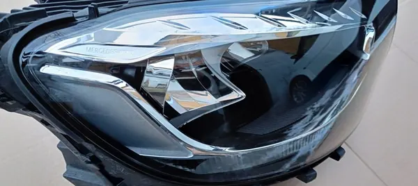 Rechter Voorlicht Mercedes-Benz GLC X253 A2538200261 image 3