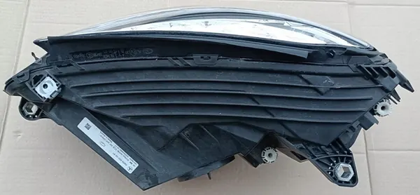 Rechter Voorlicht Mercedes-Benz GLC X253 A2538200261 image 6