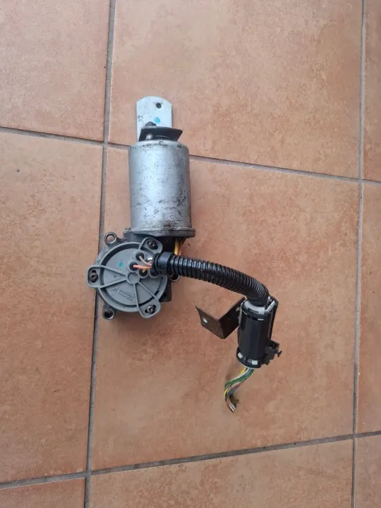 Motor da caixa de transferência OEM 1632702100 Mercedes image 2