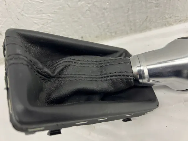 Pomo de cambios Audi A3 8V OEM 8V1713139G - Usado image 3