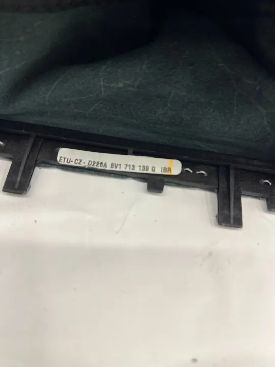 Pomo de cambios Audi A3 8V OEM 8V1713139G - Usado image 5