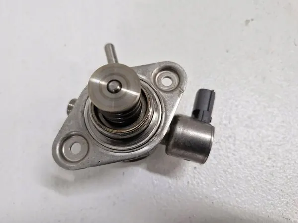 RENAULT CLIO 4 IV RS 1.6 TCE Polttoainepumppu 166304BA0A image 3