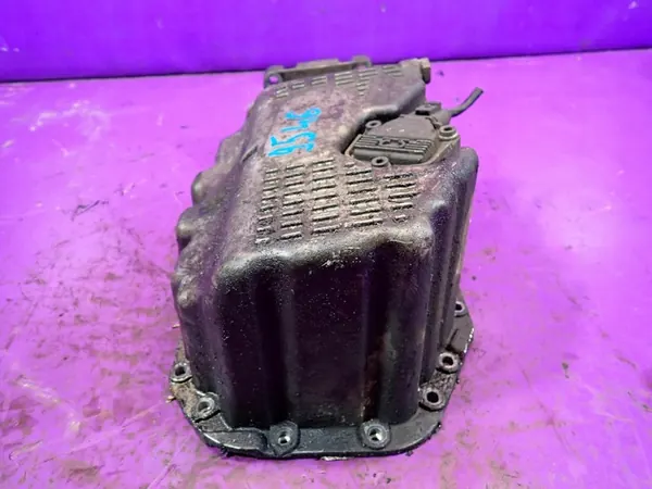 SKODA OCTAVIA II 04-08 1.6 FSI Oljetank 03C103603J image 2