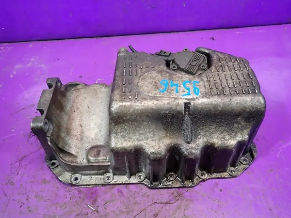 SKODA OCTAVIA II 04-08 1.6 FSI Oljetank 03C103603J image 3