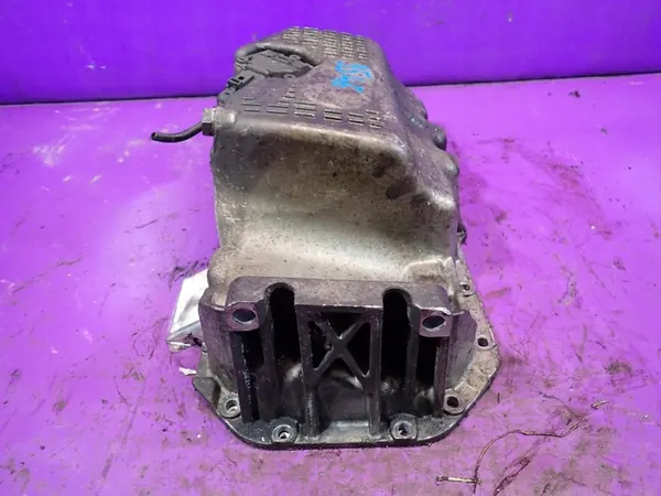 SKODA OCTAVIA II 04-08 1.6 FSI Oljetank 03C103603J image 4