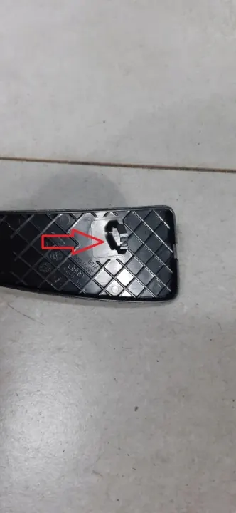 Audi A4 B9 oven asennussarja OEM 8W0098619B image 3