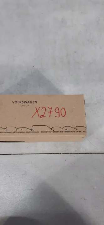 Audi A4 B9 oven asennussarja OEM 8W0098619B image 4