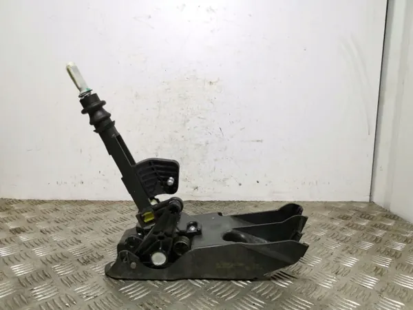 Levier de vitesse Nissan OE OEM FOB14586 - Occasion image 3
