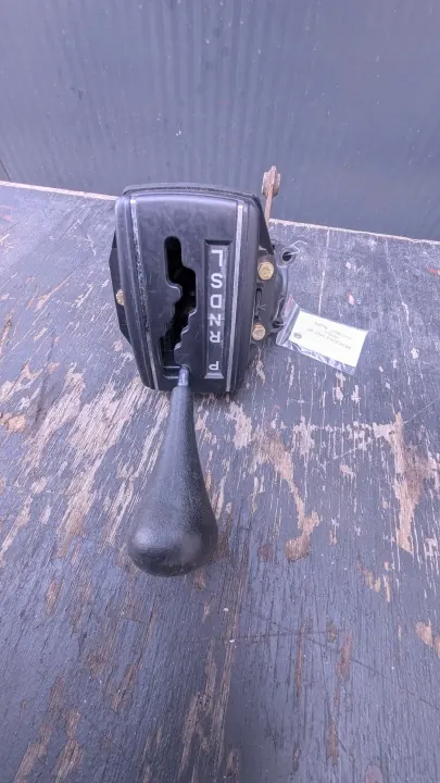 Selector de cambios Mercedes W107 OEM 10710 - Usado image 2