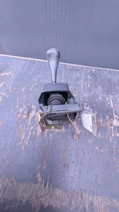 Selector de cambios Mercedes W107 OEM 10710 - Usado image 3
