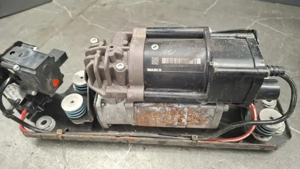 Gebruikte BMW OE 6864215 luchtvering compressor image 2
