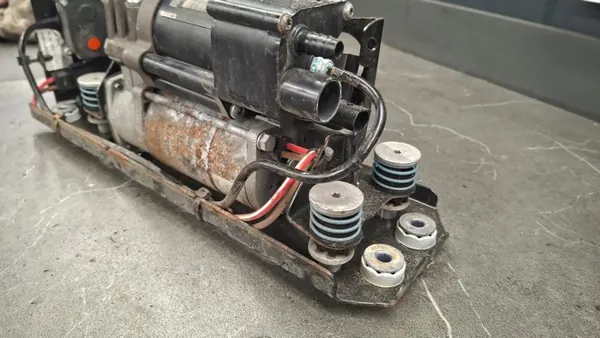 Gebruikte BMW OE 6864215 luchtvering compressor image 3