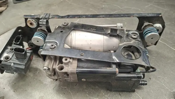 Gebruikte BMW OE 6864215 luchtvering compressor image 5