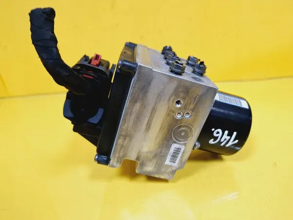 Pompe de contrôle ABS 3C0614109D VW Passat B6 image 3