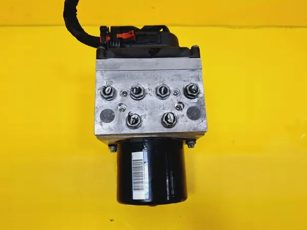 Pompe de contrôle ABS 3C0614109D VW Passat B6 image 4