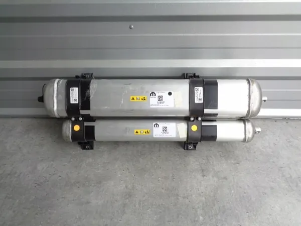Réservoir suspension air OEM 68458344AC pour Jeep image 2