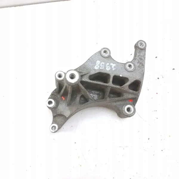 Support de pompe de direction Mitsubishi OE OEM 4450A188 image 2