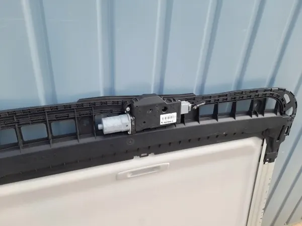 Visera Subaru Crosstrek XV II - Pieza OEM Usada image 8