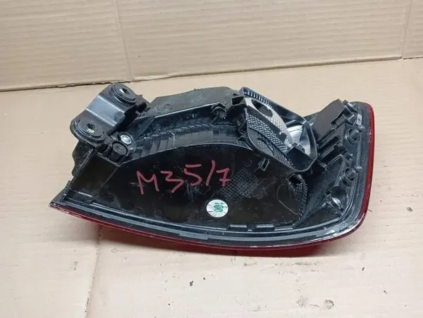 Luz trasera izquierda Audi A3 8V Sedan image 3