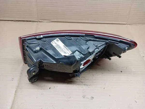 Luz trasera izquierda Audi A3 8V Sedan image 4