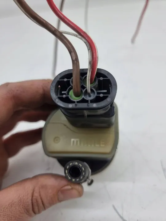 BMW 5 F10 F11 2012 Chauffage de Carburant OEM 8572527 image 3