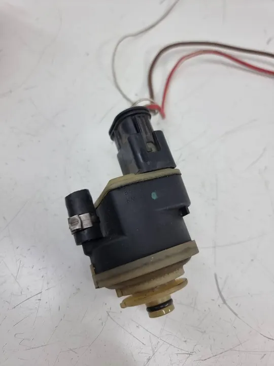 BMW 5 F10 F11 2012 Chauffage de Carburant OEM 8572527 image 4