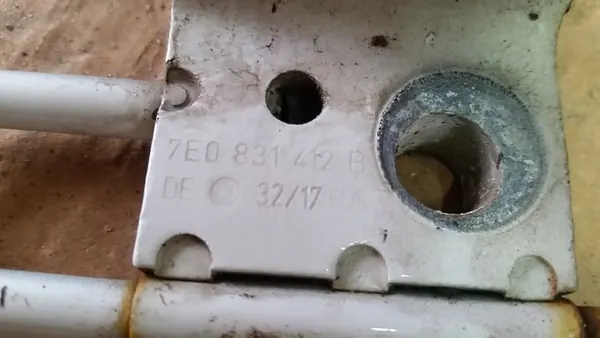 Volkswagen Dörrgångjärn T5 T6, OEM 7E0831402B image 5