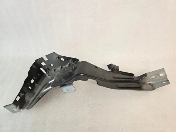 Support de garde-boue avant Volvo XC40 2022 OEM 32348653 image 2