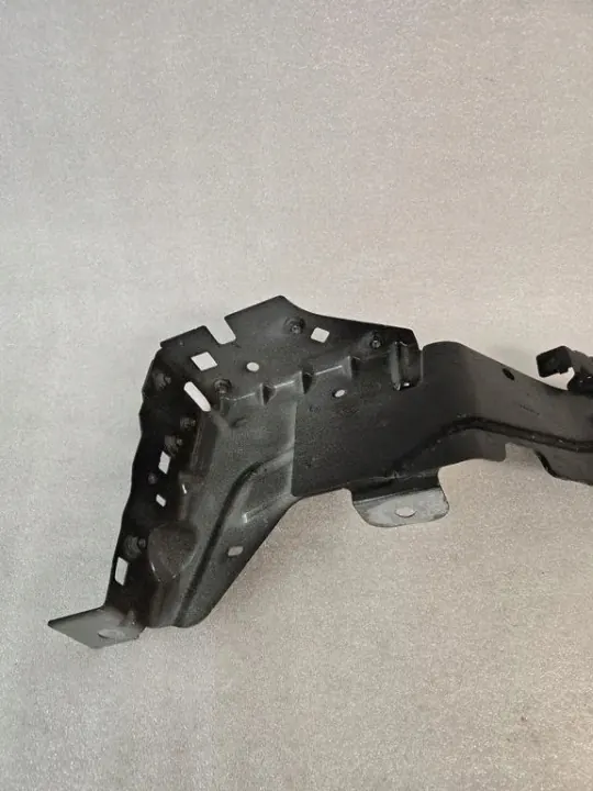 Support de garde-boue avant Volvo XC40 2022 OEM 32348653 image 4