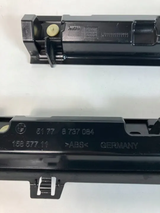 BMW i4 G26 Rechte Schwellerverkleidung OEM 8737092 image 4
