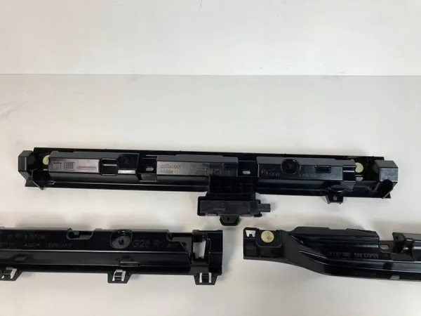 BMW i4 G26 Rechte Schwellerverkleidung OEM 8737092 image 5