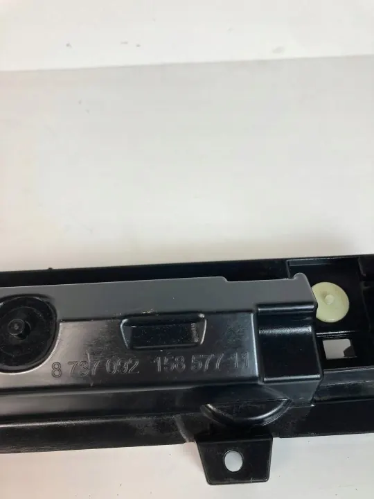 BMW i4 G26 Rechte Schwellerverkleidung OEM 8737092 image 6