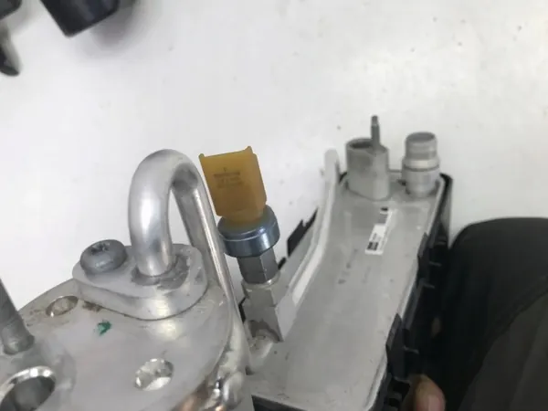 Sensor Condensador AC Opel Mokka-E II 2023 OEM 9852854580 image 7