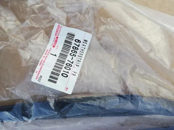 OEM 6786576010 framdörrtätning höger för Lexus UX image 7