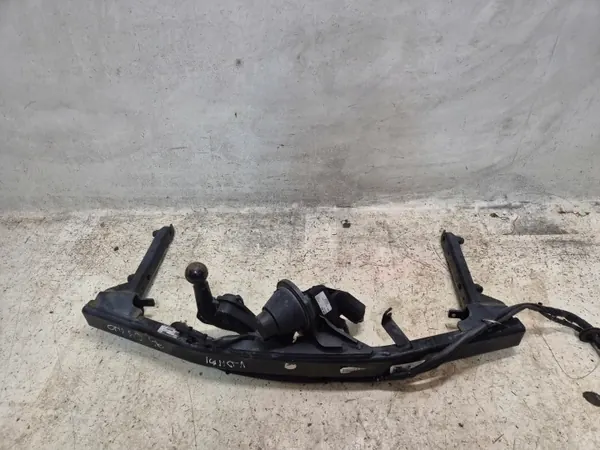 Crochet de remorquage Audi A4 8W OEM 8W0800491C - Occasion image 2