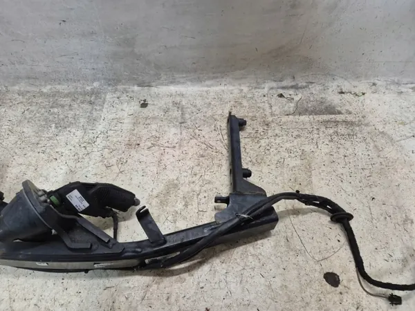 Crochet de remorquage Audi A4 8W OEM 8W0800491C - Occasion image 3