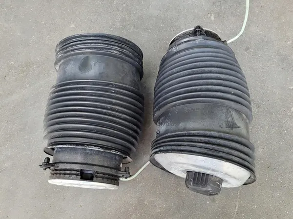 Ressort à air de suspension arrière gauche Mercedes C 350 W205 image 1