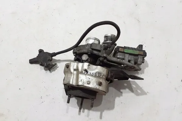 Turbo VW TOUAREG 4.1L diesel 2012 OEM 057145873N image 2