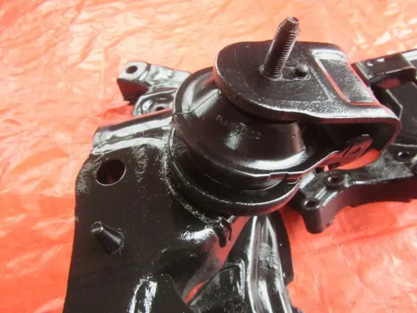 Suzuki OE 4x4OE008168 Viga Delantera Usada image 3