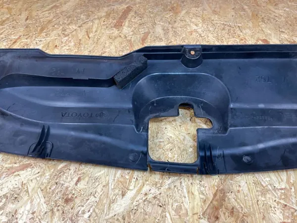 OEM 5328947071 Vordersitzgurtabdeckung Toyota Prius IV image 10