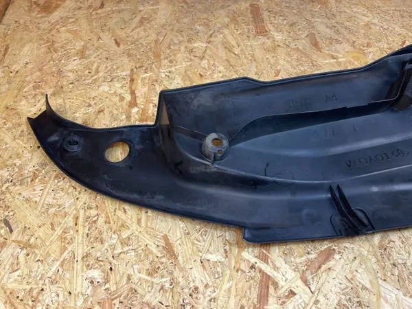 OEM 5328947071 Vordersitzgurtabdeckung Toyota Prius IV image 9