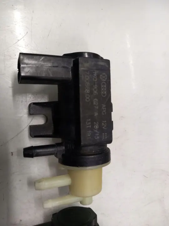 Válvula Turbo EGR OEM 1KO 906 627A - Usada image 2