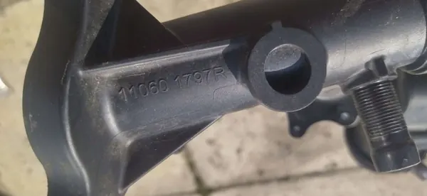 Renault Megane III R9M 1.6 dci Carcasa de termostato image 3