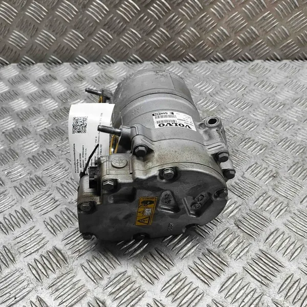Volvo V90 II AC-kompressori 2.0L 2018 P36012838 image 4