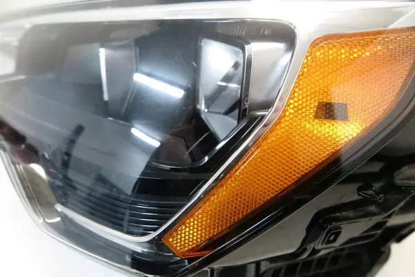 Faros delanteros LED izquierdo Audi Q3 image 2
