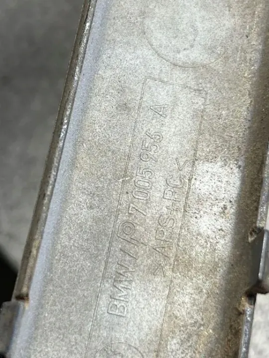 OEM 7005956 Oikea etupuskuriliuska BMW 5 Touring image 3