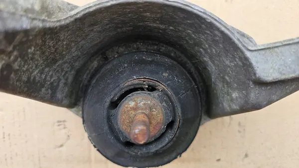 AUDI 80 B4 CABRIO Engine Mount 8A0199352 image 3